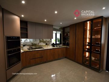 Casa de Lujo en Venta en Valle Real