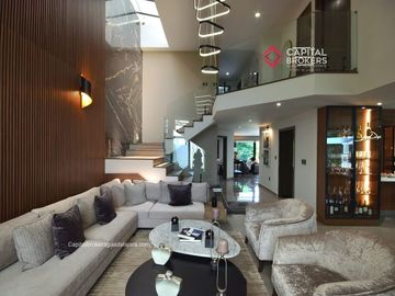 Casa de Lujo en Venta en Valle Real