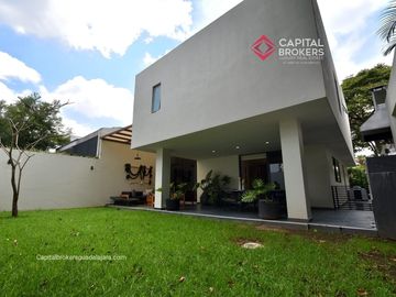 Casa de Lujo en Venta en Valle Real