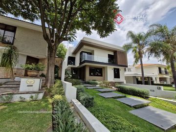 Casa de Lujo en Venta en Valle Real
