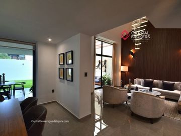 Casa de Lujo en Venta en Valle Real