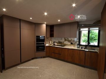 Casa de Lujo en Venta en Valle Real