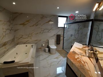 Casa de Lujo en Venta en Valle Real
