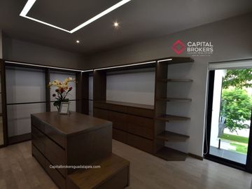 Casa de Lujo en Venta en Valle Real