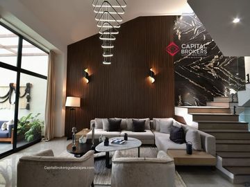 Casa de Lujo en Venta en Valle Real