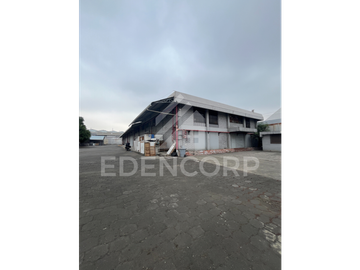 Galpón Industrial y Oficina en Vía a Daule