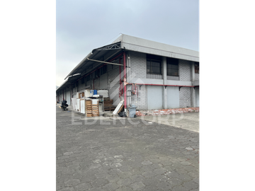 Galpón Industrial y Oficina en Vía a Daule