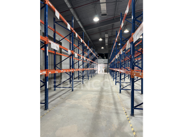 Galpón Industrial y Oficina en Vía a Daule
