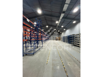 Galpón Industrial y Oficina en Vía a Daule