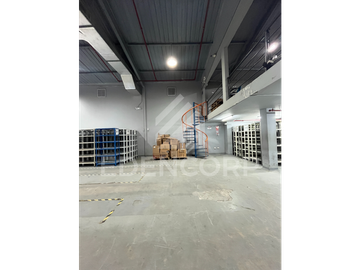 Galpón Industrial y Oficina en Vía a Daule