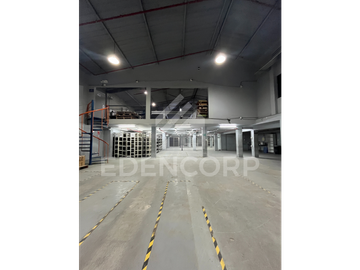 Galpón Industrial y Oficina en Vía a Daule