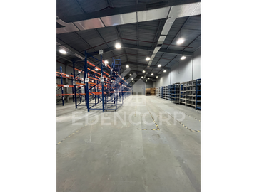 Galpón Industrial y Oficina en Vía a Daule