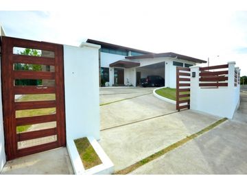 VENTA DE CASA EN PASEO LOS LIBERTADORES VIA LA PINTADA PENONOME