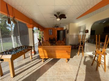 VENDO AMPLIA CASA DE 1466 MTS EN EL ROBLE $180.000!!
