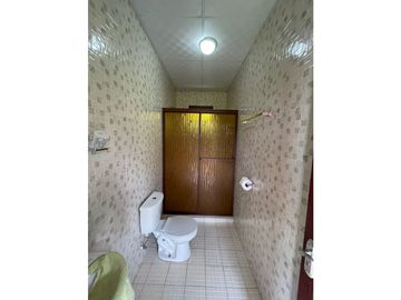 VENDO AMPLIA CASA DE 1466 MTS EN EL ROBLE $180.000!!