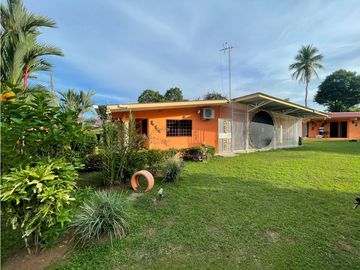VENDO AMPLIA CASA DE 1466 MTS EN EL ROBLE $180.000!!