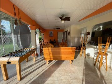 VENDO AMPLIA CASA DE 1466 MTS EN EL ROBLE $180.000!!