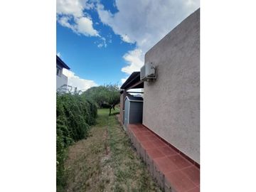 IMPERDIBLE CASA EN BARRIO CERRADO LOMAS DEL REY