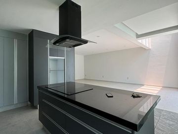 CASA EN EXCLUSIVO FRACCIONAMIENTO LEÑEROS