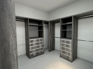 CASA EN EXCLUSIVO FRACCIONAMIENTO LEÑEROS