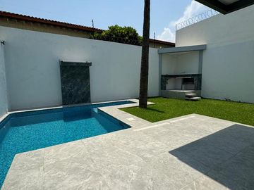 CASA EN EXCLUSIVO FRACCIONAMIENTO LEÑEROS