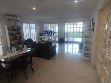 Chalet en venta en Lomas de San Isidro