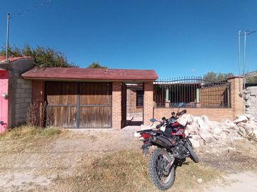 VENTA DE HERMOSA CASA CONSTRUIDA DE PURO SILLAR, A SOLO 7 MINUTOS EN AUTO DEL CENTRO
