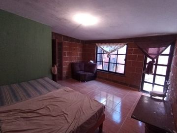 VENTA DE HERMOSA CASA CONSTRUIDA DE PURO SILLAR, A SOLO 7 MINUTOS EN AUTO DEL CENTRO