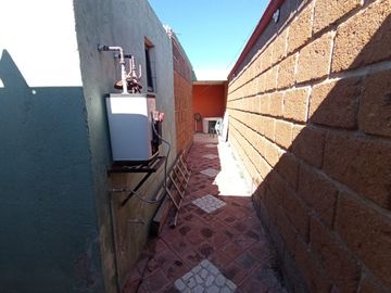 VENTA DE HERMOSA CASA CONSTRUIDA DE PURO SILLAR, A SOLO 7 MINUTOS EN AUTO DEL CENTRO
