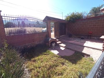 VENTA DE HERMOSA CASA CONSTRUIDA DE PURO SILLAR, A SOLO 7 MINUTOS EN AUTO DEL CENTRO