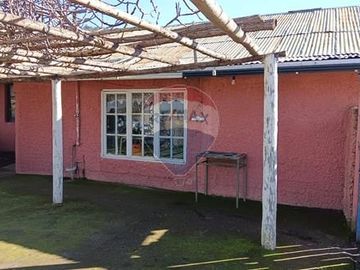 Casa con Parcela en Rauco: ¡Una Oportunidad Única!