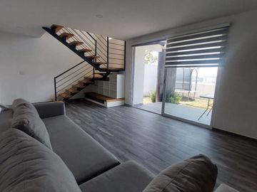 BONITA CASA EN VENTA , RESIDENCIAL MONCAYO. ZONA ESMERALDA