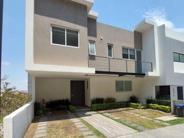 BONITA CASA EN VENTA , RESIDENCIAL MONCAYO. ZONA ESMERALDA