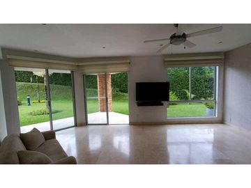 Se vende o se arrienda casa campestre via al aeropuerto