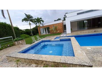 Se vende o se arrienda casa campestre via al aeropuerto