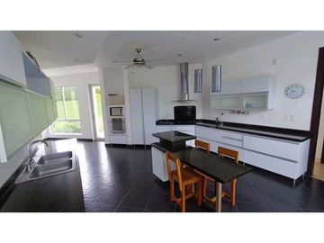 Se vende o se arrienda casa campestre via al aeropuerto