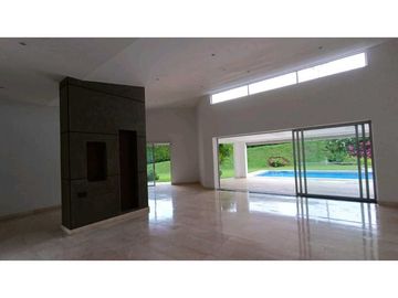 Se vende o se arrienda casa campestre via al aeropuerto