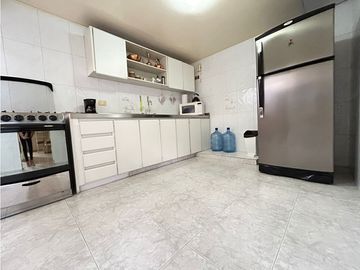 CASA EN VENTA BARRIO LA FLORA