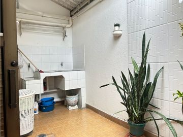 CASA EN VENTA BARRIO LA FLORA