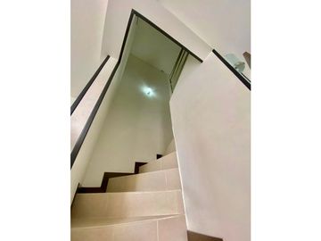 SE VENDE HERMOSA CASA DE DOS PISOS EN CONDOMINIO, VALLE DE LILI.