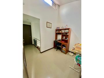 SE VENDE HERMOSA CASA DE DOS PISOS EN CONDOMINIO, VALLE DE LILI.