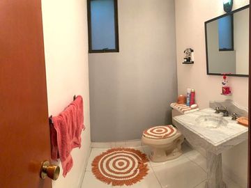 CASA EN VENTA CON SEGURIDAD EN CIUDAD SATÉLITE, NAUCALPAN DE JUÁREZ