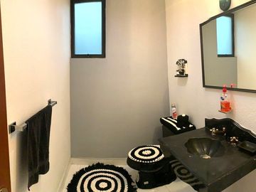 CASA EN VENTA CON SEGURIDAD EN CIUDAD SATÉLITE, NAUCALPAN DE JUÁREZ