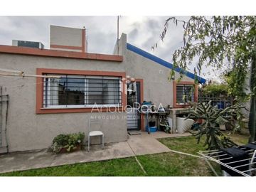 Casa en Venta Apta Credito en Tanti a pocas cuadras de ruta 28.