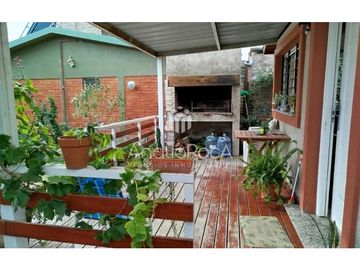 Casa en Venta Apta Credito en Tanti a pocas cuadras de ruta 28.