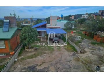 Casa en Venta Apta Credito en Tanti a pocas cuadras de ruta 28.