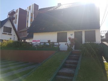 Venta casa Alpina- a 2 cuadras de la playa!!!