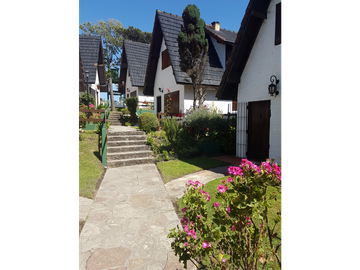 Venta casa Alpina- a 2 cuadras de la playa!!!