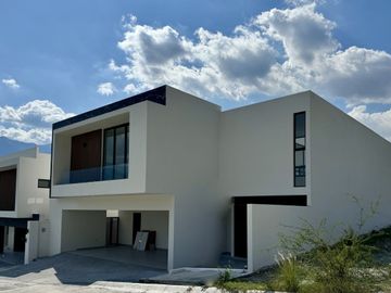 Casa en Venta en Monterrey, Carretera Nacional