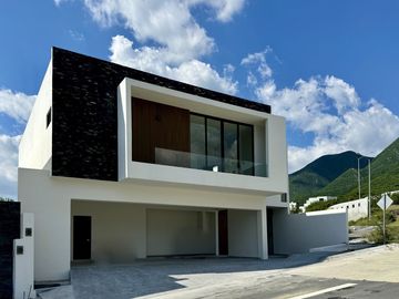 Casa en Venta en Monterrey, Carretera Nacional